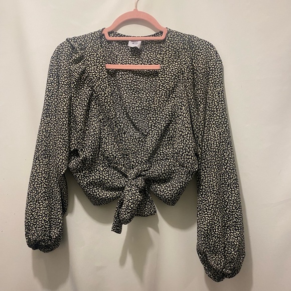 Princess Polly new mood tie front blouse. Size 4 - Picture 1 of 5